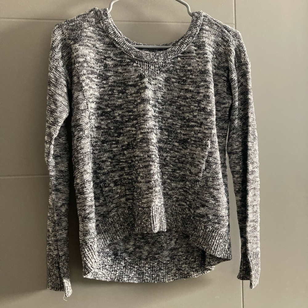 Grey (black, whites with a bit of silver) American Eagle Sweater S